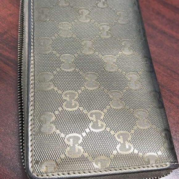 Gucci metallic zippy wallet with nice zipper pull. Good condition. Vintage. - Picture 5 of 16